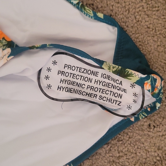 Cupshe Bathing Suit - Picture 2 of 4